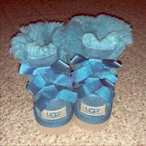 Toddlers Bailey Tie || Ugg boots